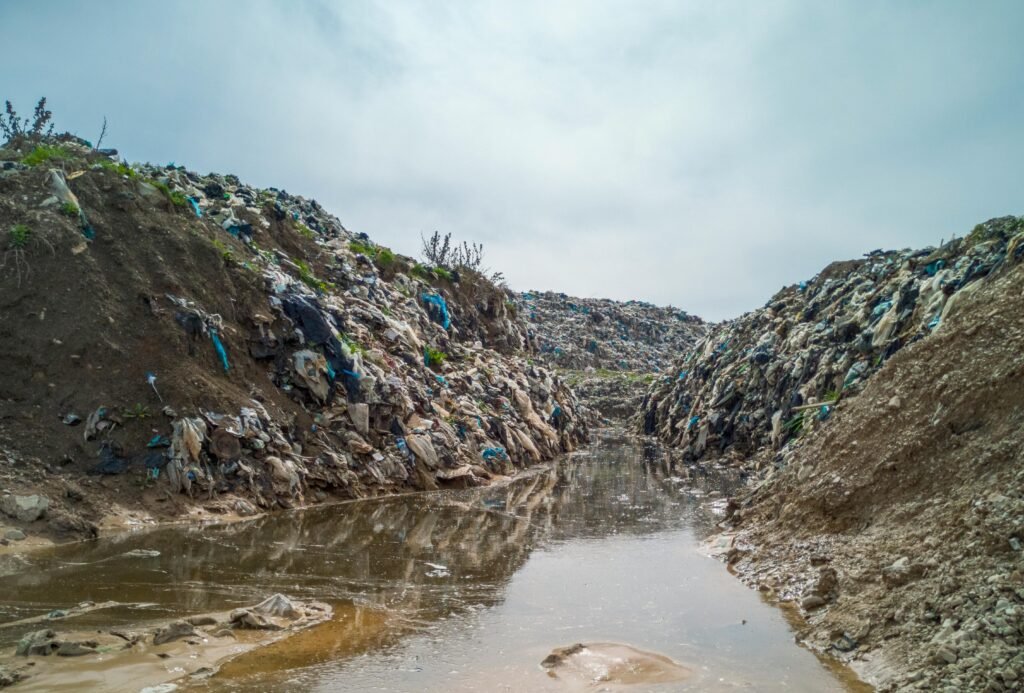 A polluted water stream surrounded by garbage and refuse in Sulaymaniyah, Iraq.